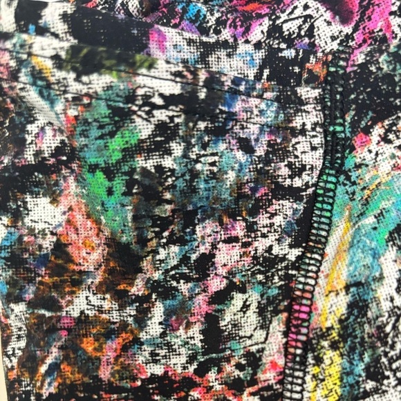 Lululemon “Fast and Free” High rise cropped 23” legging in vibrant multicolor - Picture 7 of 7